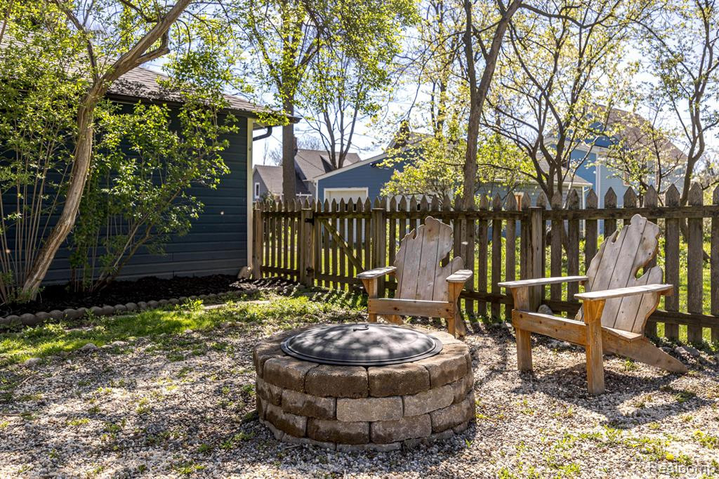 817 W HURON Street, Ann Arbor, MI 48103 — Photo 29