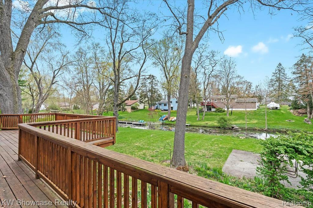 6022 AMADORE Street, Commerce Twp, MI 48382 — Photo 5