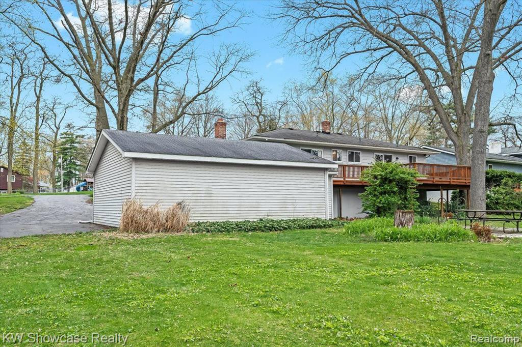 6022 AMADORE Street, Commerce Twp, MI 48382 — Photo 8
