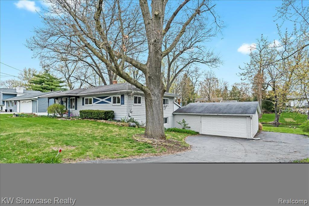 6022 AMADORE Street, Commerce Twp, MI 48382 — Photo 9