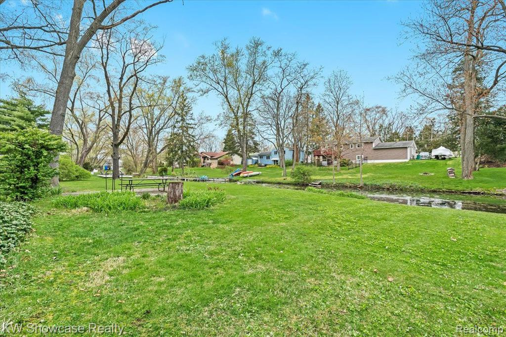 6022 AMADORE Street, Commerce Twp, MI 48382 — Photo 11