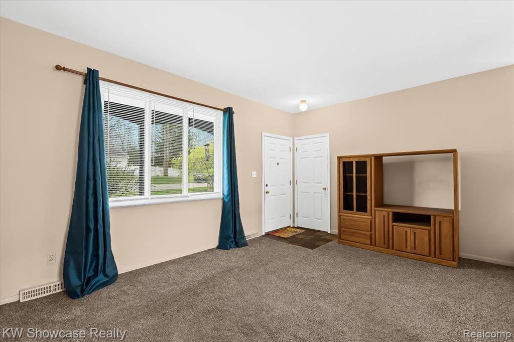6022 AMADORE Street, Commerce Twp, MI 48382 — Photo 14