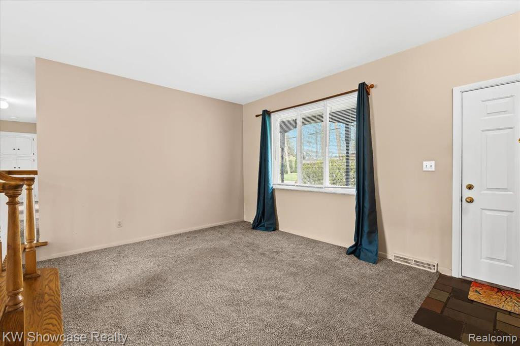 6022 AMADORE Street, Commerce Twp, MI 48382 — Photo 15