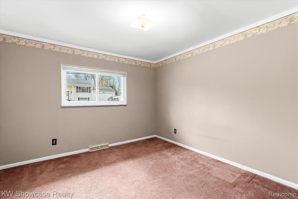 6022 AMADORE Street, Commerce Twp, MI 48382 — Photo 24