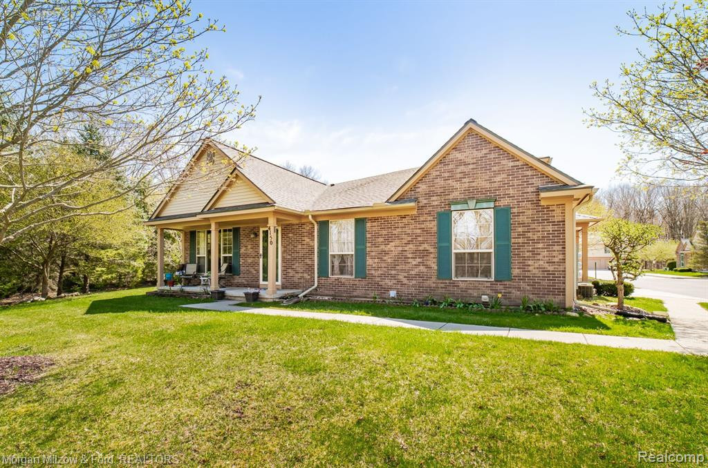4150 STONEBRIDGE, Holly, MI 48442 — front exterior