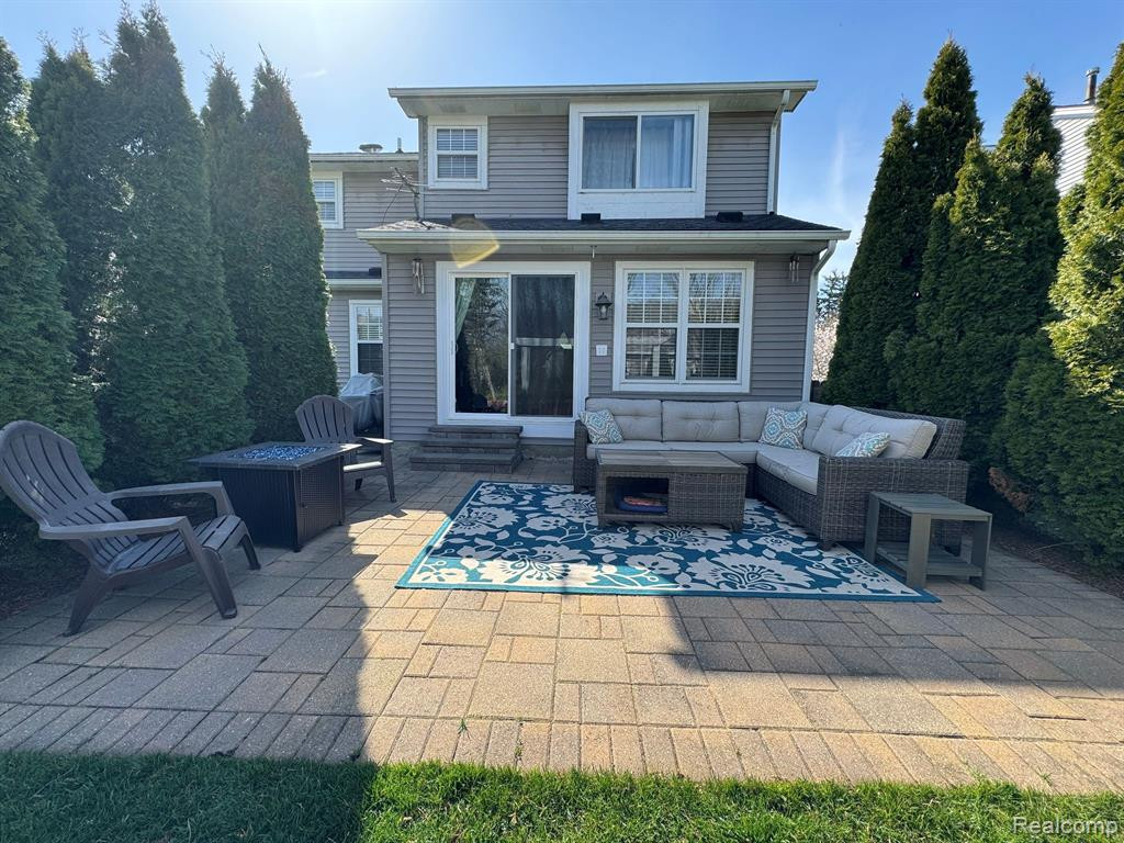 964 S PARKWOOD Drive, South Lyon, MI 48178 — Photo 2