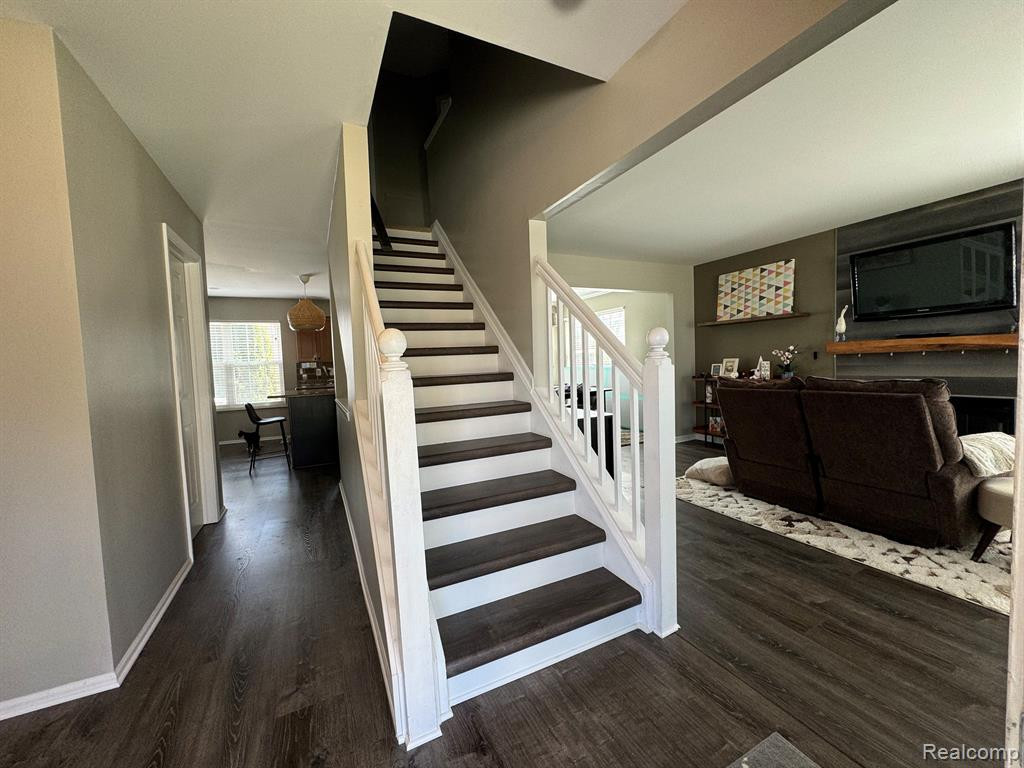 964 S PARKWOOD Drive, South Lyon, MI 48178 — Photo 6