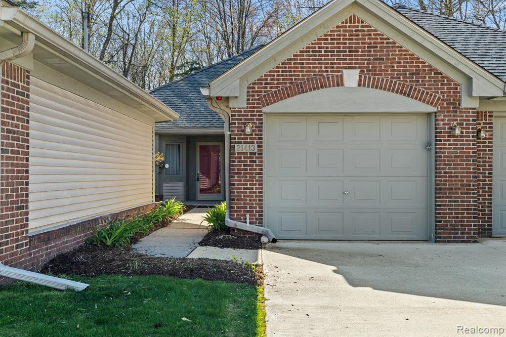 21413 ARCHWOOD Circle, 27, Farmington Hills, MI 48336 — front exterior