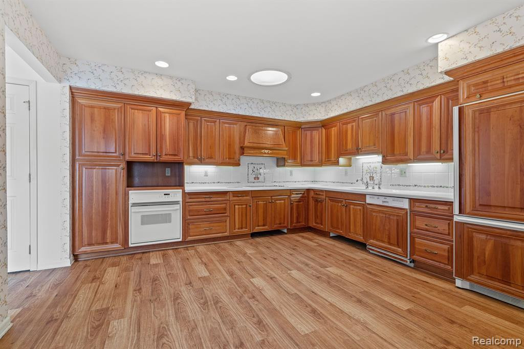 21413 ARCHWOOD Circle, 27, Farmington Hills, MI 48336 — Photo 8