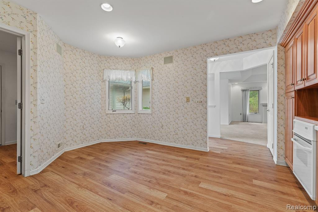 21413 ARCHWOOD Circle, 27, Farmington Hills, MI 48336 — Photo 9
