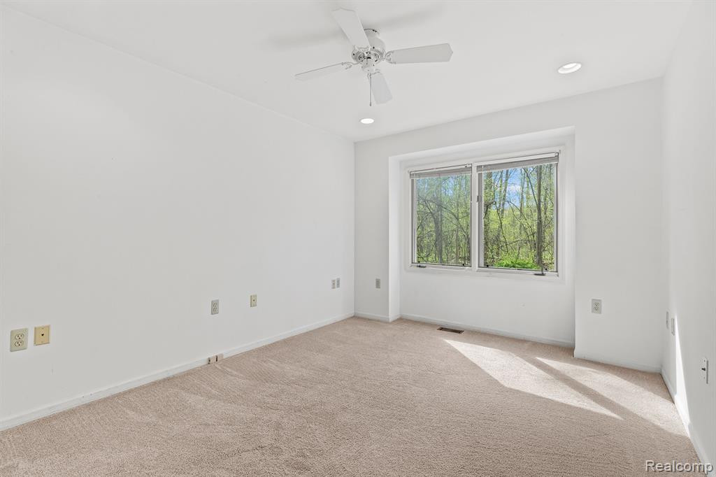 21413 ARCHWOOD Circle, 27, Farmington Hills, MI 48336 — Photo 11