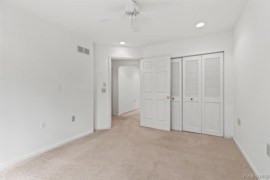 21413 ARCHWOOD Circle, 27, Farmington Hills, MI 48336 — Photo 12