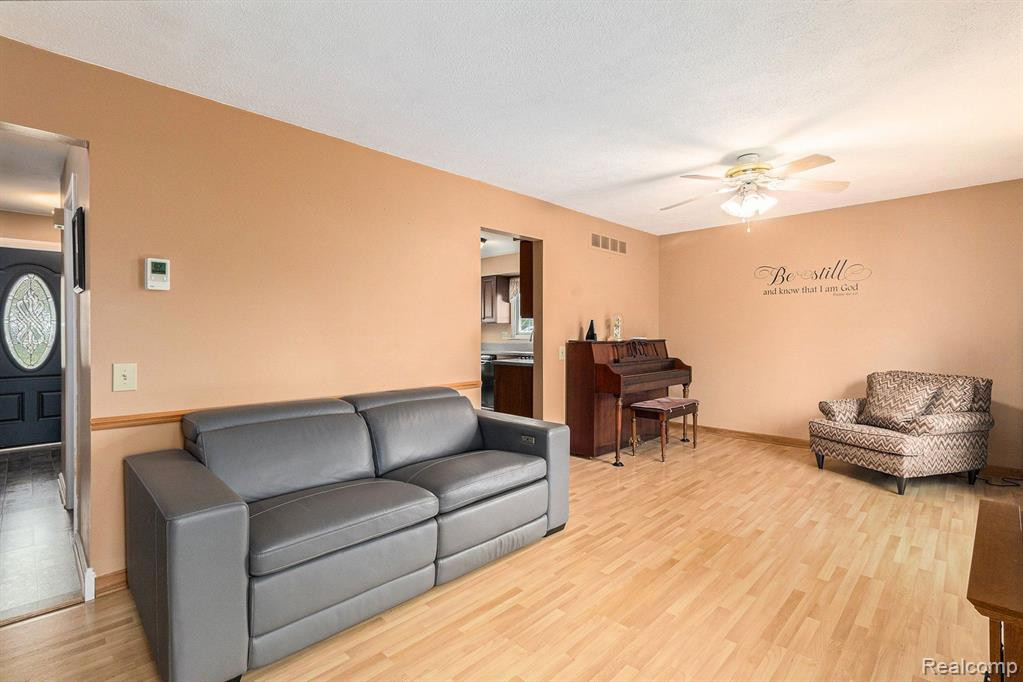 44736 HUNTINGTON Drive, Novi, MI — Photo 4