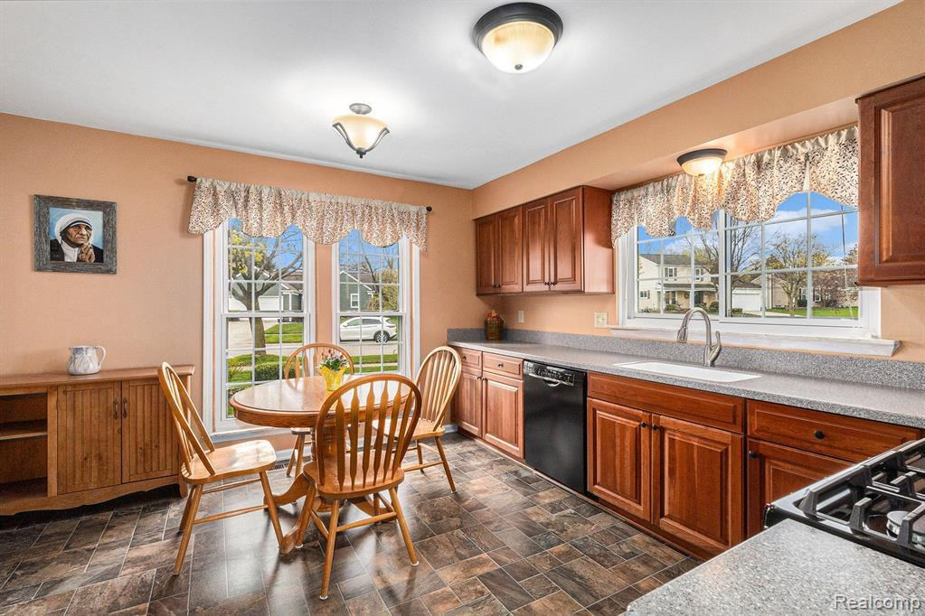44736 HUNTINGTON Drive, Novi, MI — Photo 8