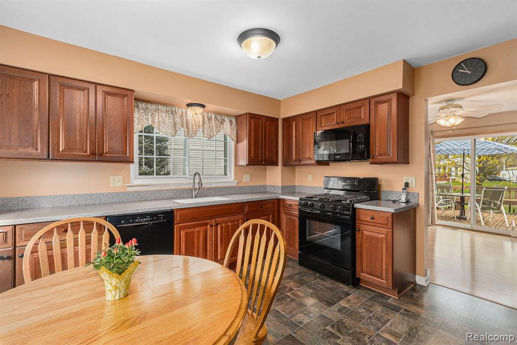 44736 HUNTINGTON Drive, Novi, MI — Photo 11