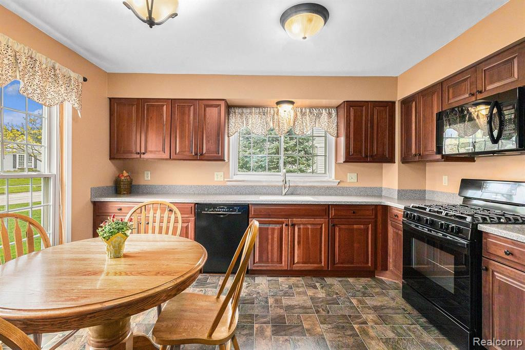 44736 HUNTINGTON Drive, Novi, MI — Photo 12