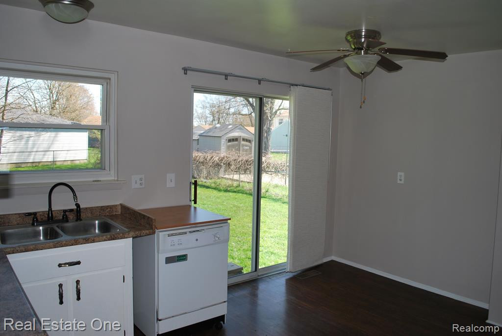 10203 VAN BUREN Street, Van Buren, MI 48111 — Photo 8