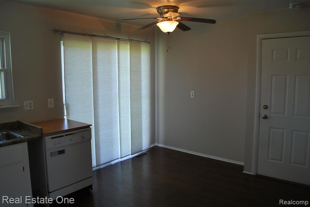 10203 VAN BUREN Street, Van Buren, MI 48111 — Photo 9