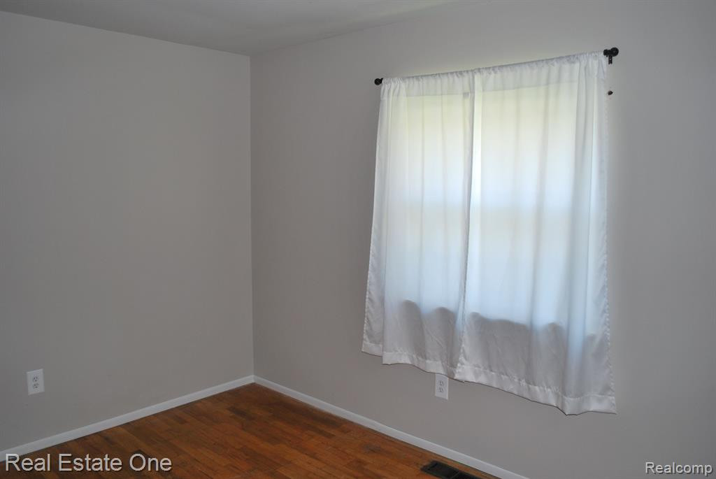 10203 VAN BUREN Street, Van Buren, MI 48111 — Photo 15