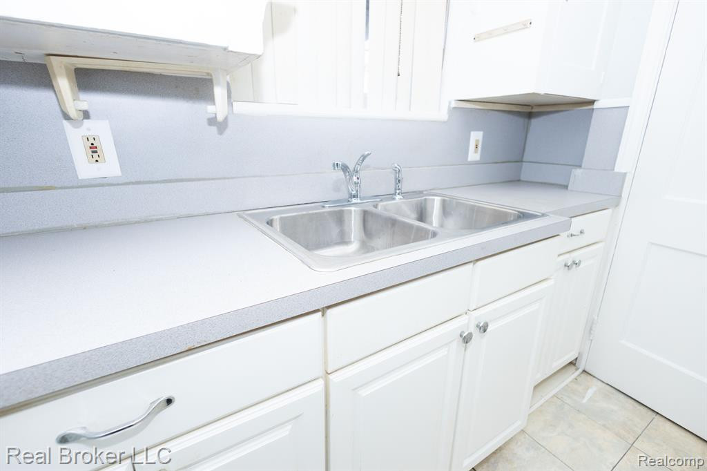 8291 LAUDER Street, Detroit, MI 48228 — Photo 12