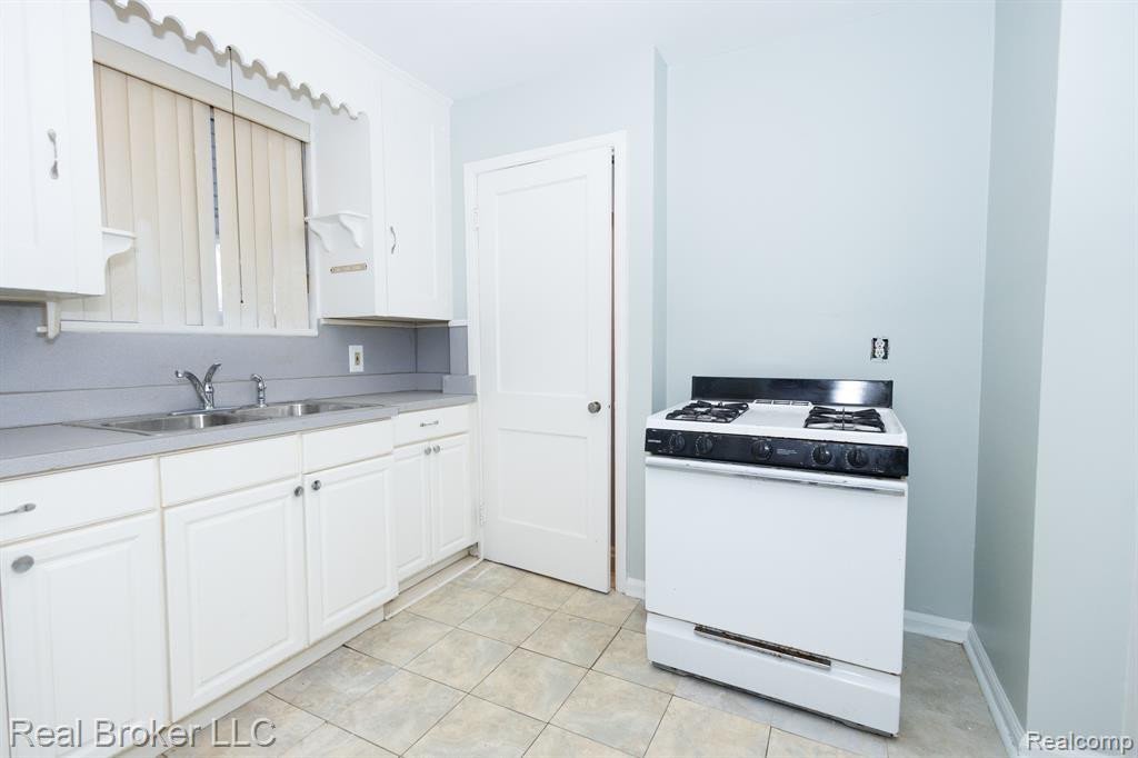 8291 LAUDER Street, Detroit, MI 48228 — Photo 15