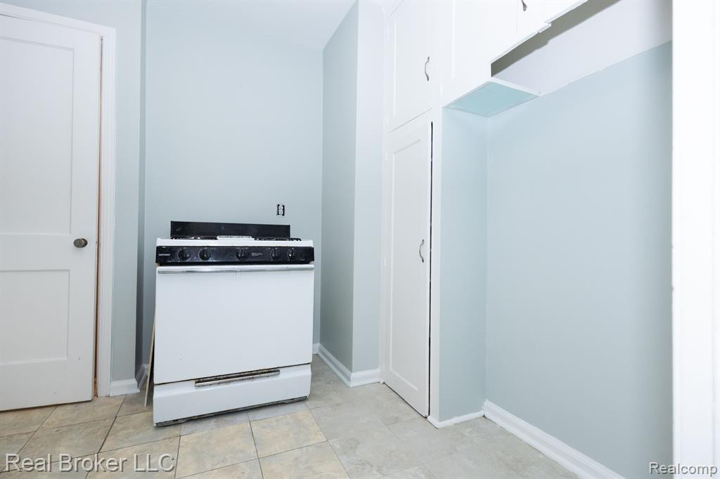 8291 LAUDER Street, Detroit, MI 48228 — Photo 16