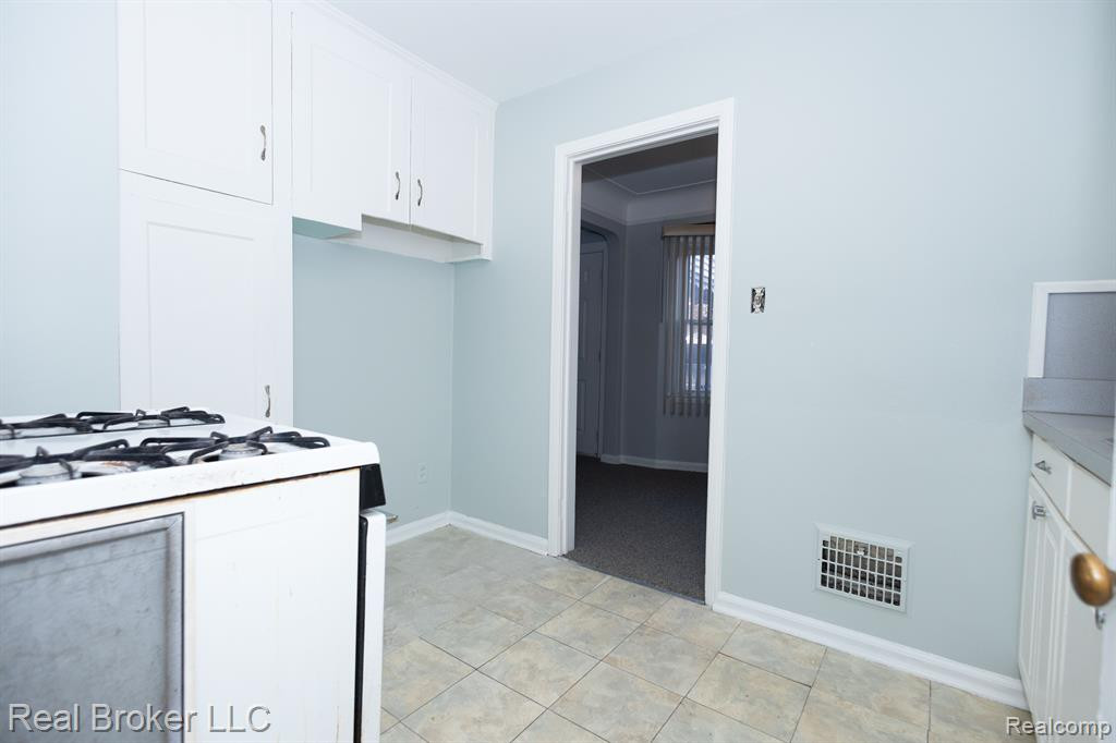 8291 LAUDER Street, Detroit, MI 48228 — Photo 18