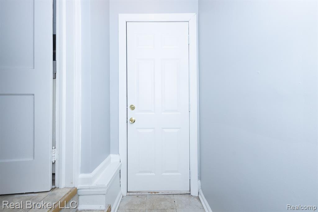 8291 LAUDER Street, Detroit, MI 48228 — Photo 49