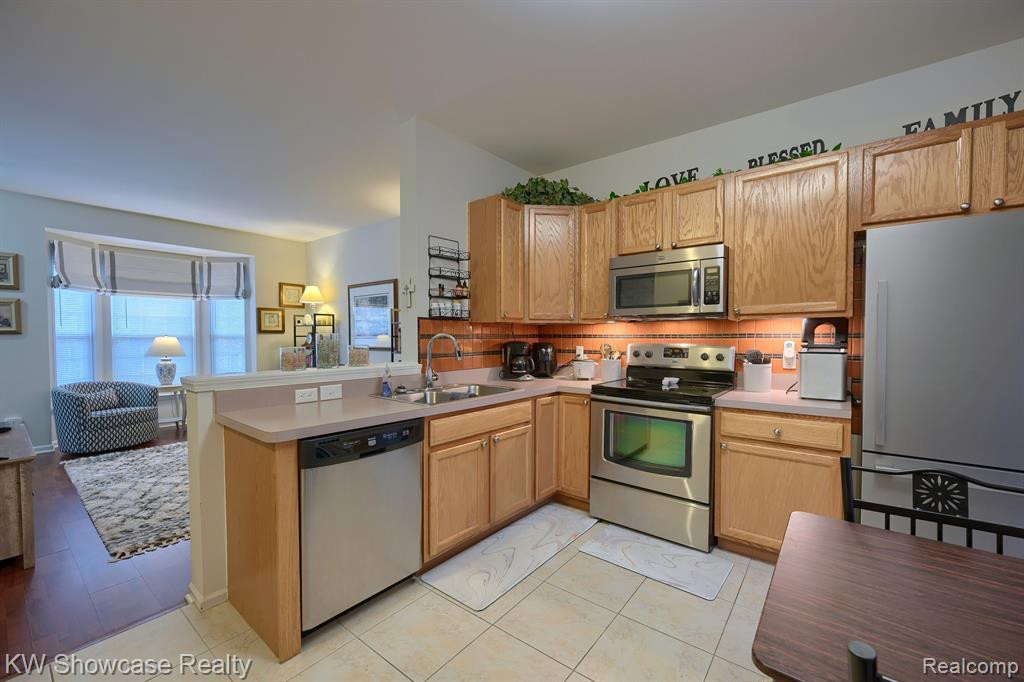 44707 GWINNETT Loop, 60, Novi, MI 48377 — Photo 7