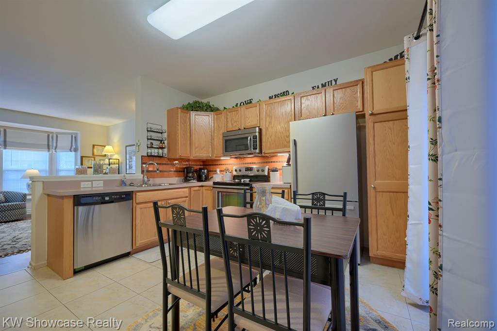 44707 GWINNETT Loop, 60, Novi, MI 48377 — Photo 8