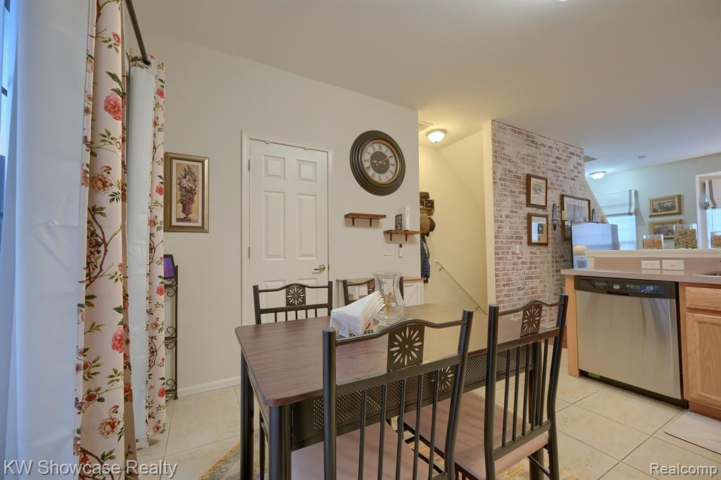 44707 GWINNETT Loop, 60, Novi, MI 48377 — Photo 9