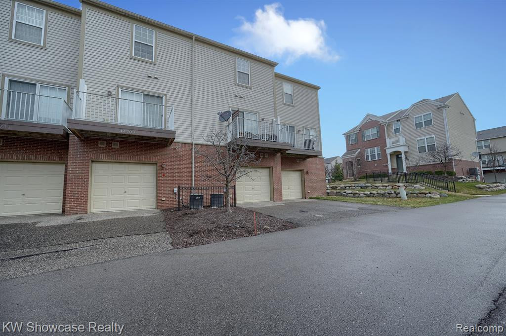44707 GWINNETT Loop, 60, Novi, MI 48377 — Photo 17