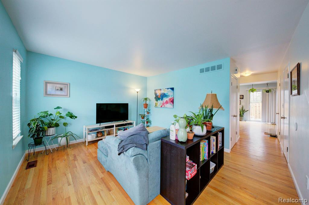 3238 BOLGOS Circle, Ann Arbor, MI 48105 — Photo 2