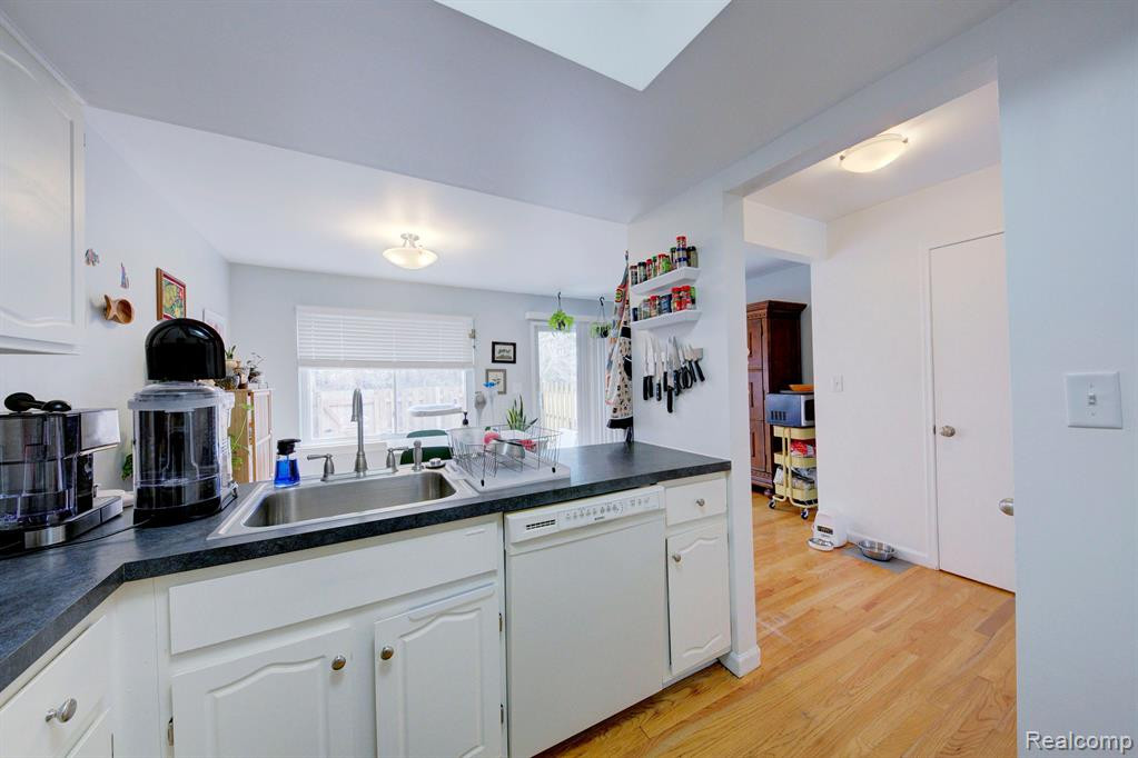 3238 BOLGOS Circle, Ann Arbor, MI 48105 — Photo 8