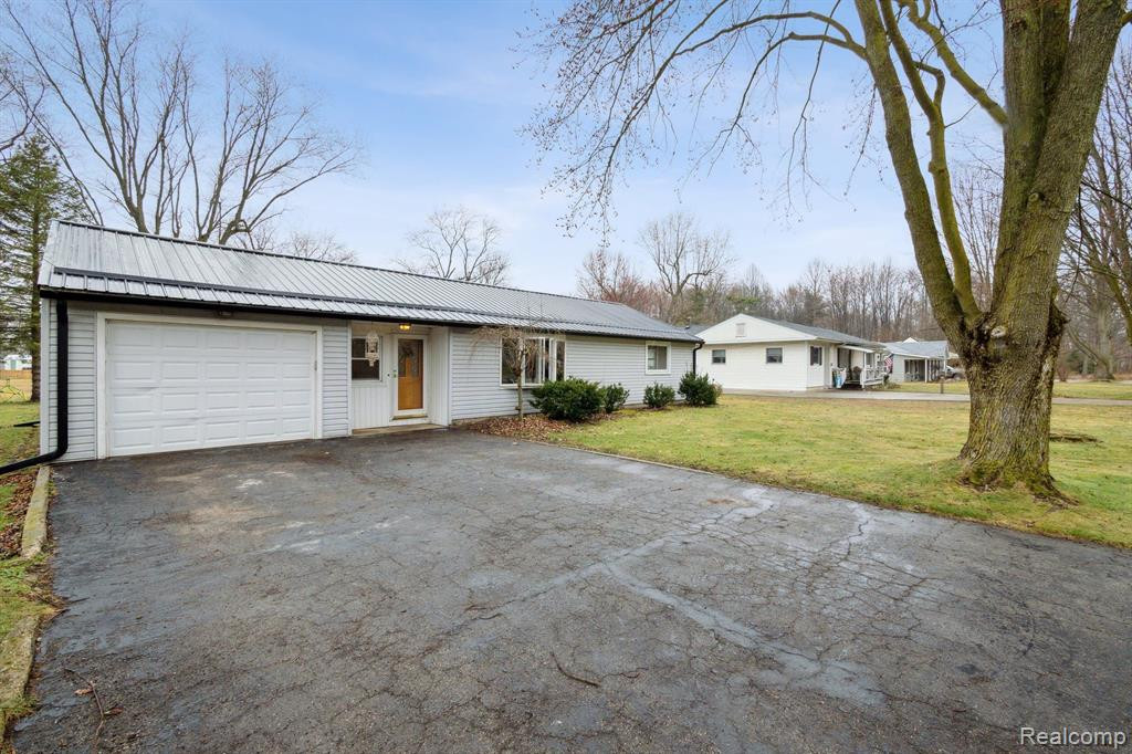 10669 EXETER Road, Carleton, MI 48117 — Photo 2