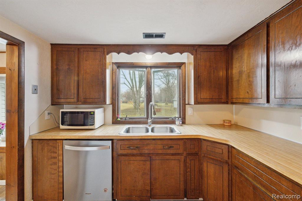 10669 EXETER Road, Carleton, MI 48117 — Photo 11