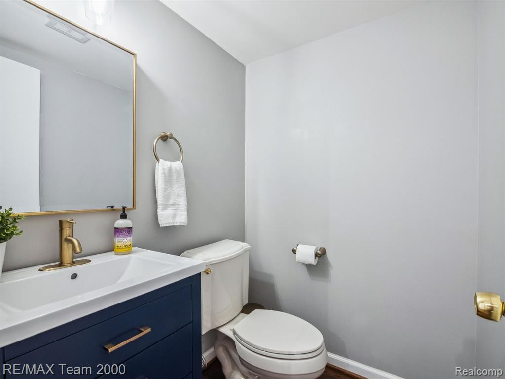 1872 NEWPORTE Court, Royal Oak, MI 48073 — Photo 8