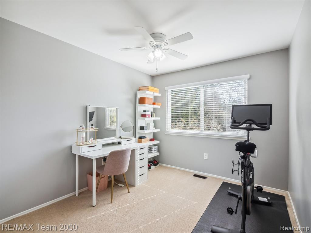 1872 NEWPORTE Court, Royal Oak, MI 48073 — Photo 15