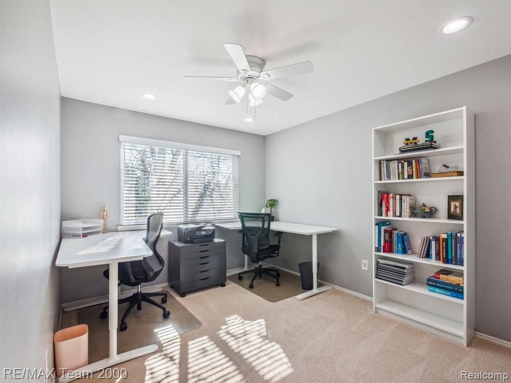 1872 NEWPORTE Court, Royal Oak, MI 48073 — Photo 16