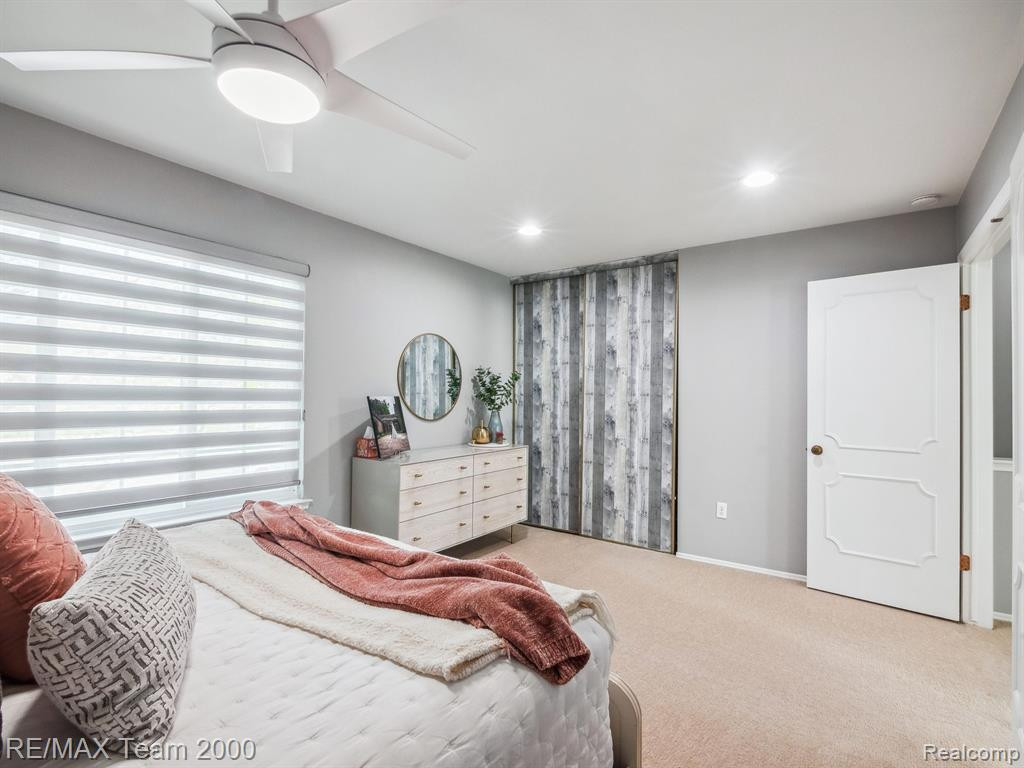 1872 NEWPORTE Court, Royal Oak, MI 48073 — Photo 20