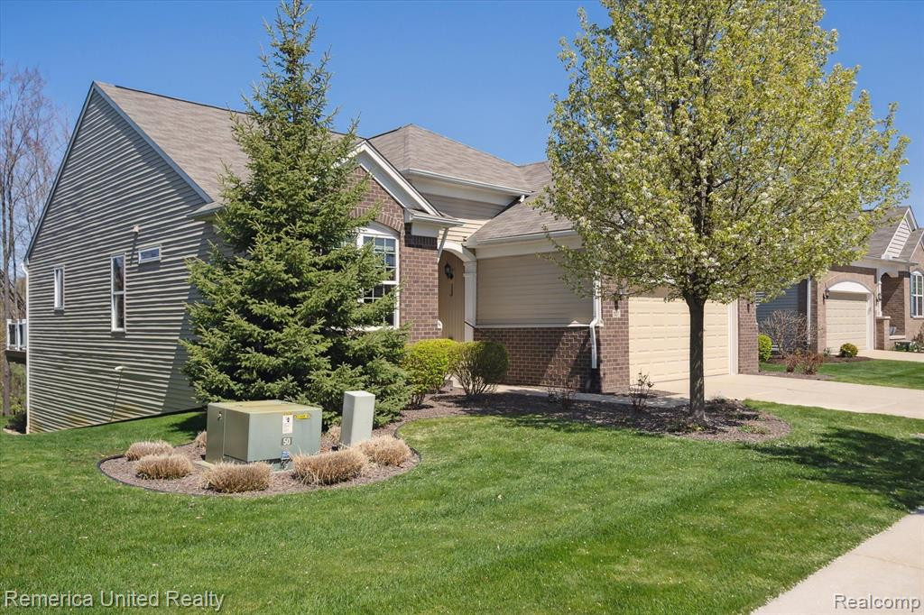 527 Acadia Court, Howell, MI 48843 — Photo 3