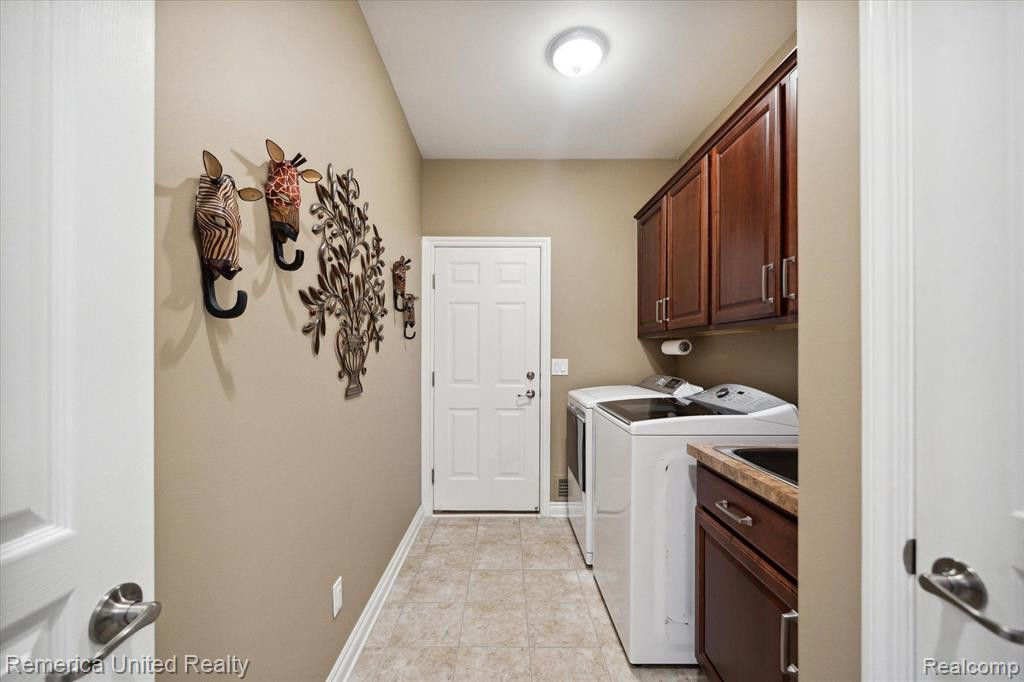 527 Acadia Court, Howell, MI 48843 — Photo 7