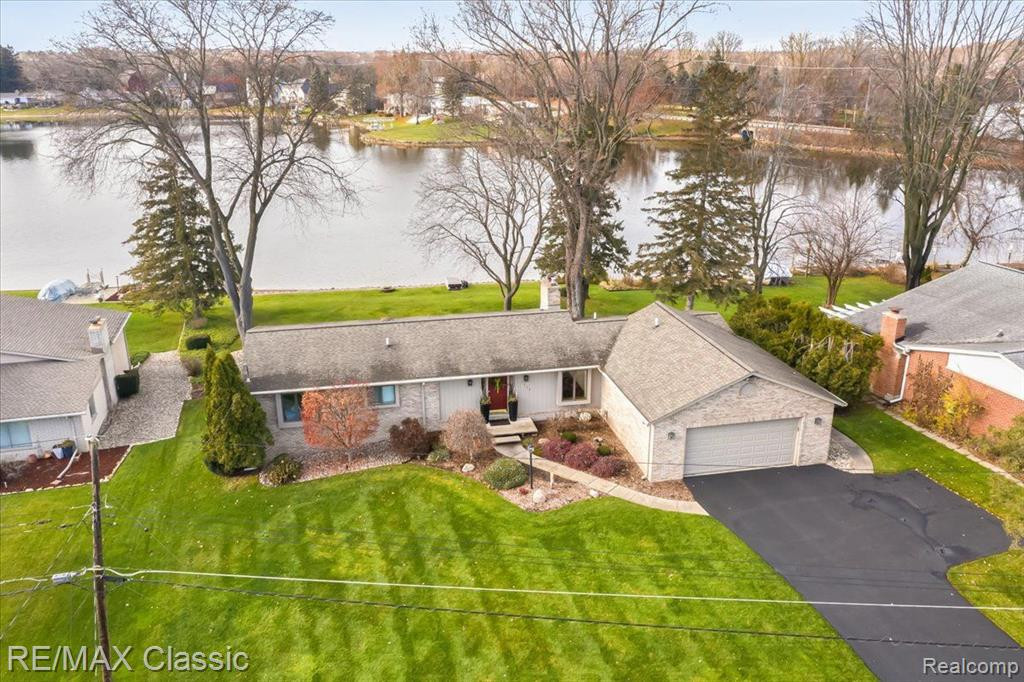 5111 SURFWOOD Drive, Commerce Twp, MI 48382 — Photo 2