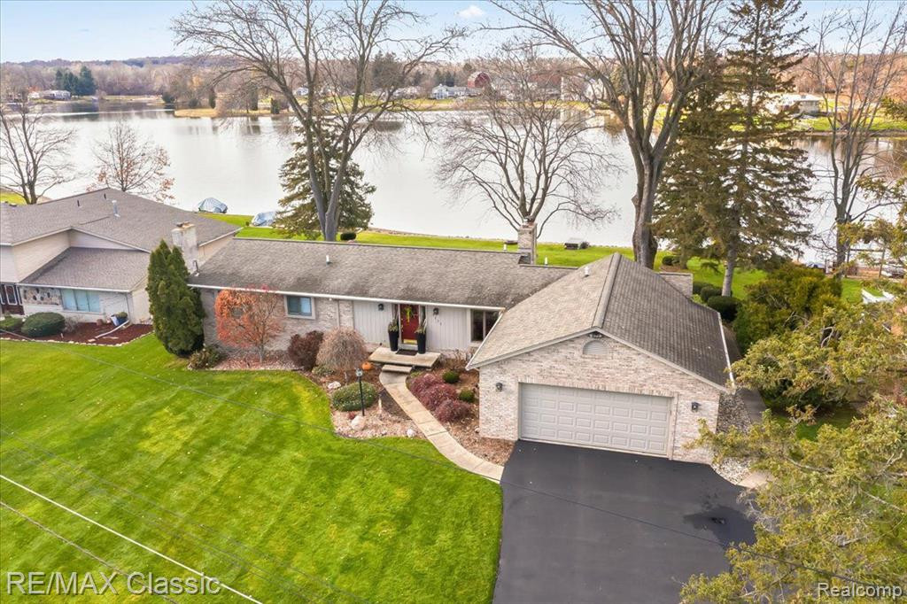 5111 SURFWOOD Drive, Commerce Twp, MI 48382 — Photo 3