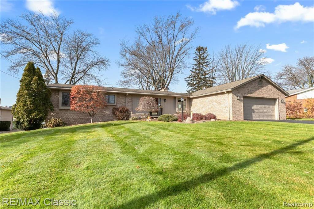 5111 SURFWOOD Drive, Commerce Twp, MI 48382 — Photo 4