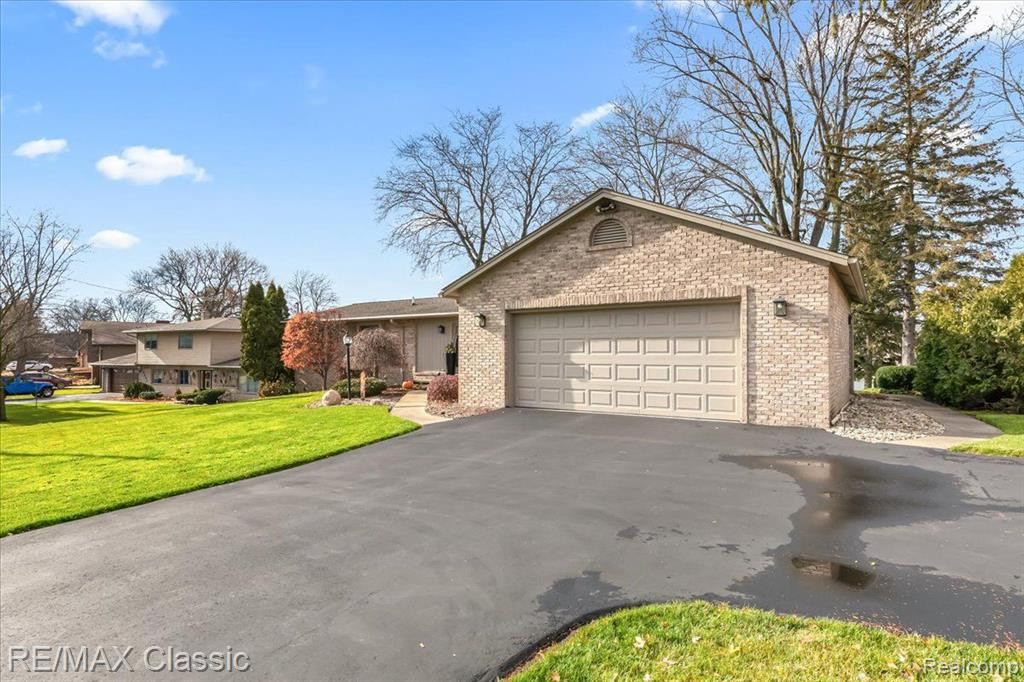 5111 SURFWOOD Drive, Commerce Twp, MI 48382 — Photo 5