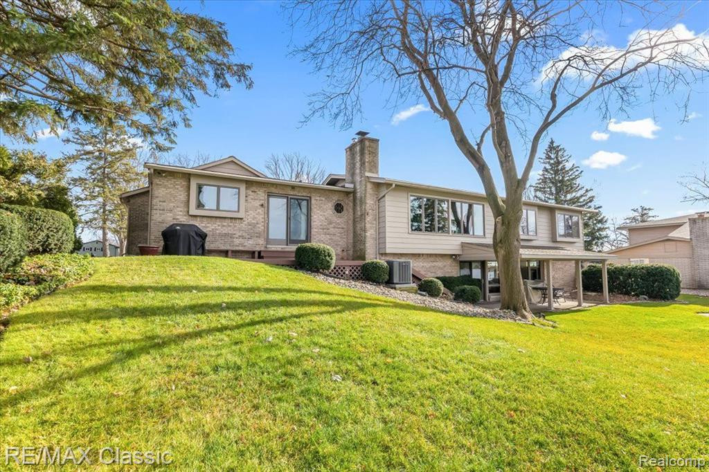 5111 SURFWOOD Drive, Commerce Twp, MI 48382 — Photo 8