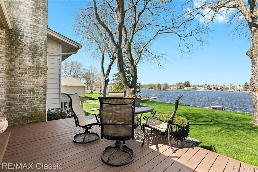 5111 SURFWOOD Drive, Commerce Twp, MI 48382 — Photo 9