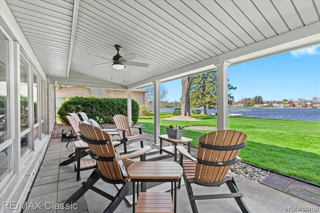5111 SURFWOOD Drive, Commerce Twp, MI 48382 — Photo 10