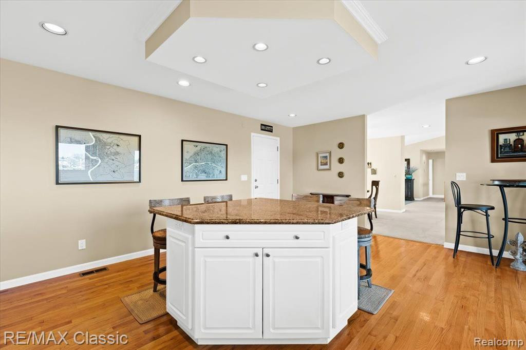5111 SURFWOOD Drive, Commerce Twp, MI 48382 — Photo 21